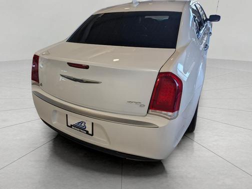 Ivory Tri-Coat Pearl 2015 Chrysler 300C Platinum