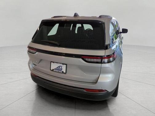 Silver Zynith 2026 Jeep Grand Cherokee Limited