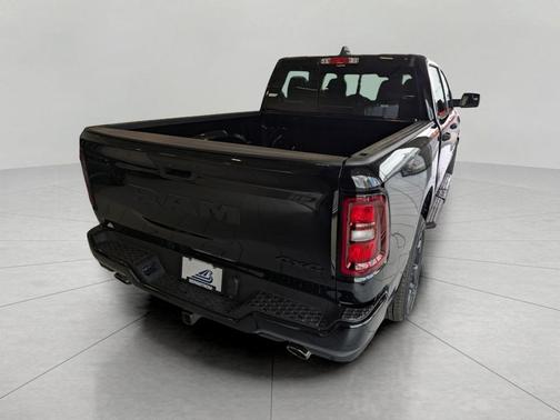 Diamond Black Crystal Pearlcoat 2026 RAM 1500 Express
