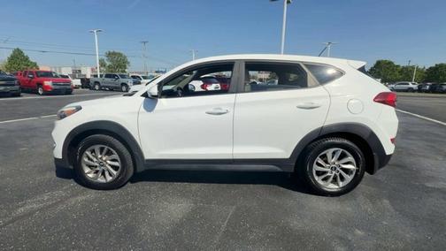 Dazzling White 2017 Hyundai TUCSON SE