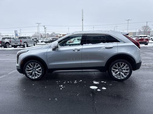 2022 Cadillac XT4 AWD Premium Luxury