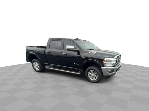 Diamond Black Crystal Pearlcoat 2022 RAM 2500 Laramie