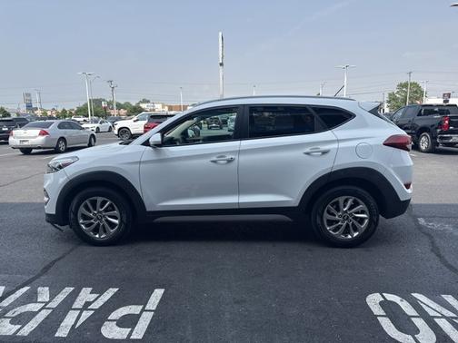 2017 Hyundai TUCSON SE
