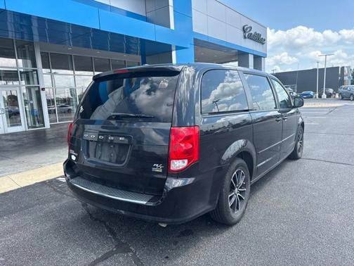 Brilliant Black Crystal Pearlcoat 2016 Dodge Grand Caravan R/T