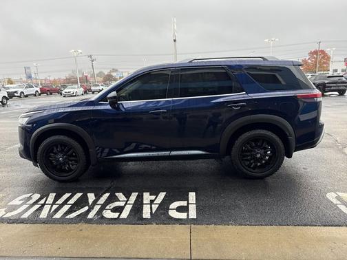 2024 Nissan Pathfinder Platinum