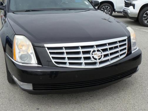 Photo 3 of 29 of 2007 Cadillac DTS Luxury I