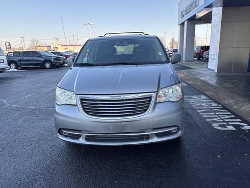 2016 Chrysler Town & Country Touring