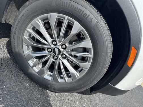 2025 Cadillac XT4 AWD Premium Luxury