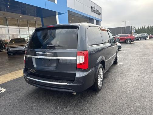2013 Chrysler Town & Country Touring-L