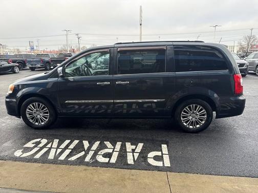 2013 Chrysler Town & Country Touring-L