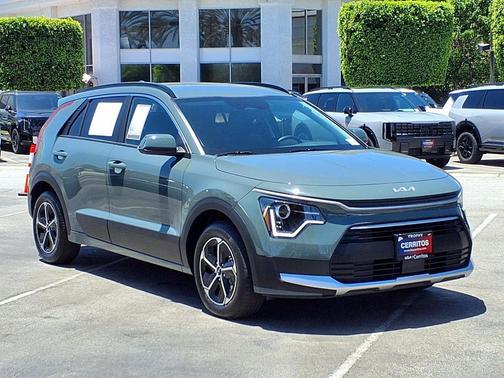 Cityscape Green 2026 Kia Niro EX