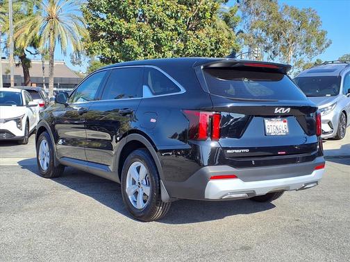 2025 Kia Sorento LX