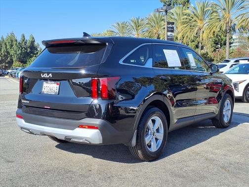 2025 Kia Sorento LX