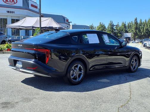 Aurora Black Pearl 2025 Kia K4 LXS