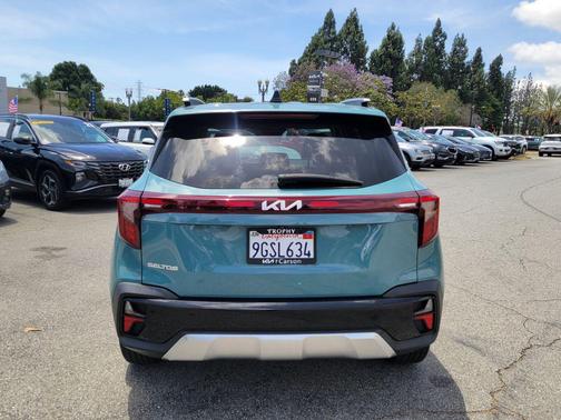 Pluton Blue 2024 Kia Seltos EX