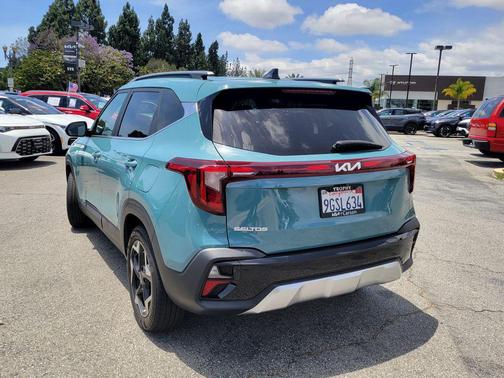 Pluton Blue 2024 Kia Seltos EX