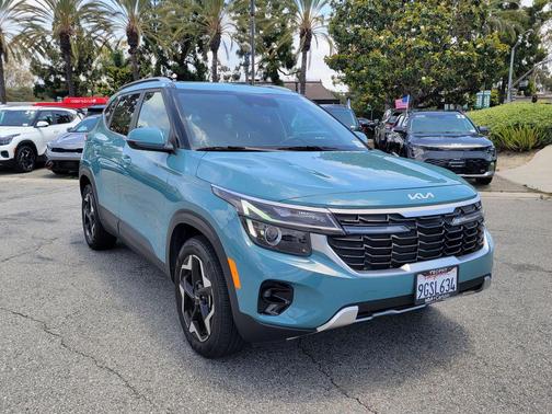 Pluton Blue 2024 Kia Seltos EX