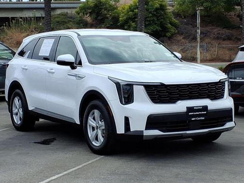 Glacial White Pearl 2024 Kia Sorento LX
