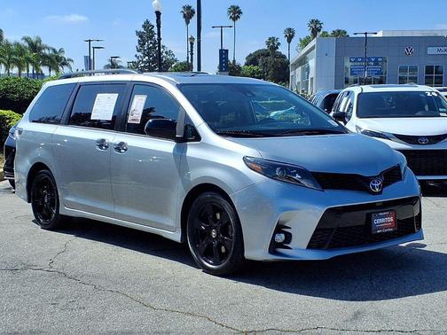 2020 Toyota Sienna SE