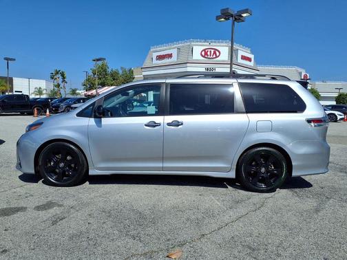 2020 Toyota Sienna SE