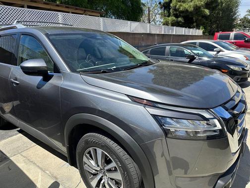 Gun Metallic 2023 Nissan Pathfinder SL FWD