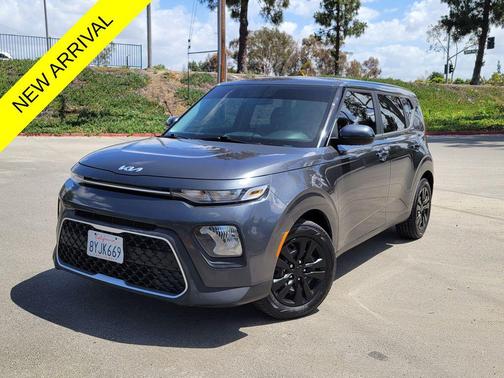 Gravity Gray 2022 Kia Soul LX