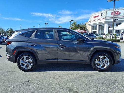 2022 Hyundai TUCSON SE