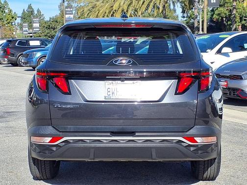 2022 Hyundai TUCSON SE