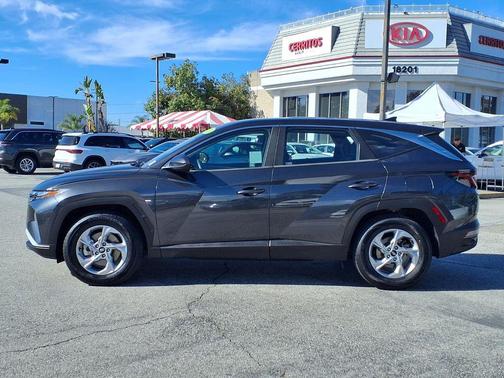 2022 Hyundai TUCSON SE
