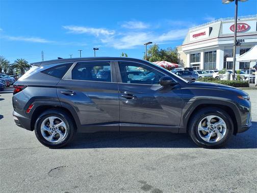 2022 Hyundai TUCSON SE
