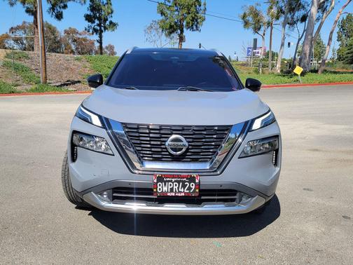Boulder Gray Pearl/Super Black 2021 Nissan Rogue Platinum