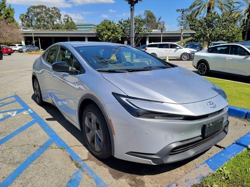 Cutting Edge 2026 Toyota Prius Plug-In Hybrid SE