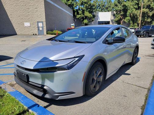 Cutting Edge 2026 Toyota Prius Plug-In Hybrid SE