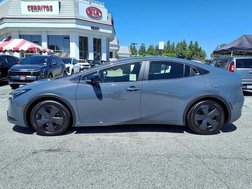 2026 Toyota Prius Plug-In Hybrid SE