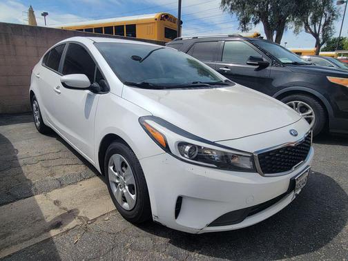 Snow White Pearl 2017 Kia Forte LX