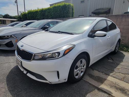Snow White Pearl 2017 Kia Forte LX