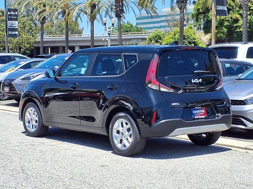 Fusion Black 2023 Kia Soul LX