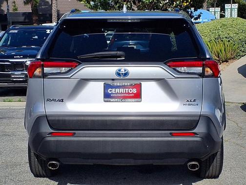 Silver Sky Metallic 2022 Toyota RAV4 Hybrid XLE