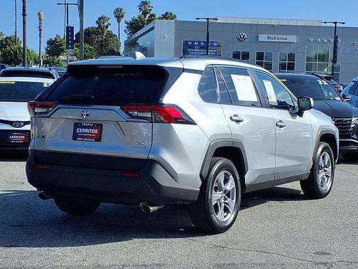 Silver Sky Metallic 2022 Toyota RAV4 Hybrid XLE