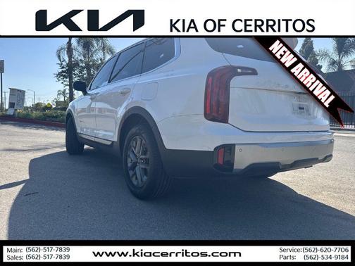 Glacial White Pearl 2023 Kia Telluride LX