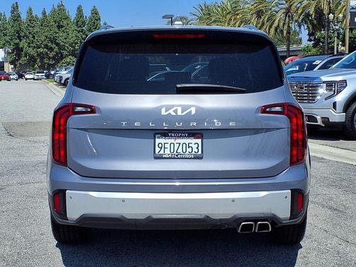 Everlasting Silver 2023 Kia Telluride S