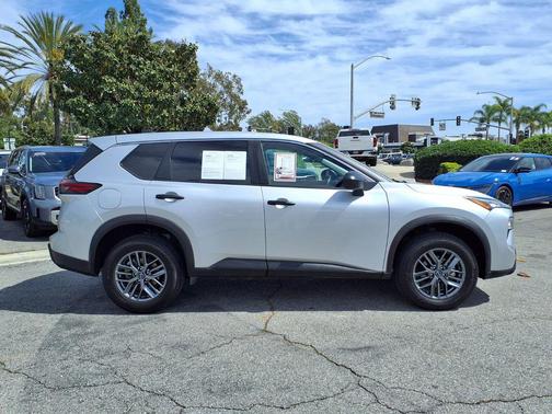 Brilliant Silver Metallic 2024 Nissan Rogue S