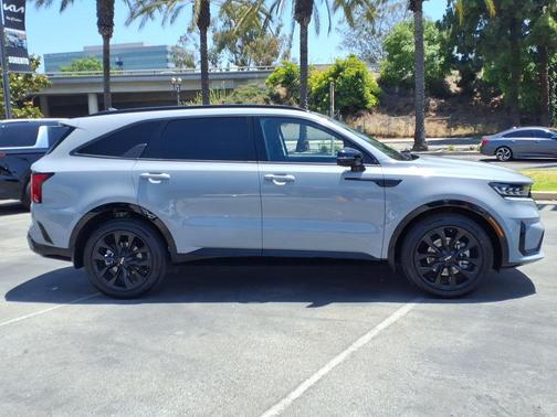 Wolf Gray 2023 Kia Sorento SX