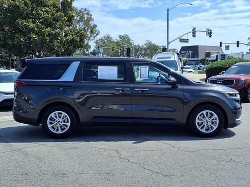 2022 Kia Carnival LXS