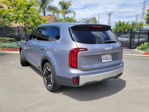 Everlasting Silver 2023 Kia Telluride S