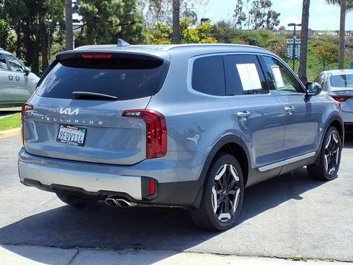 Everlasting Silver 2023 Kia Telluride S