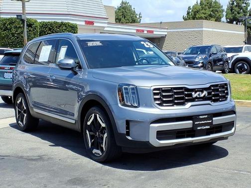 Everlasting Silver 2023 Kia Telluride S