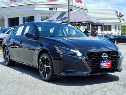 Super Black 2023 Nissan Altima SR FWD