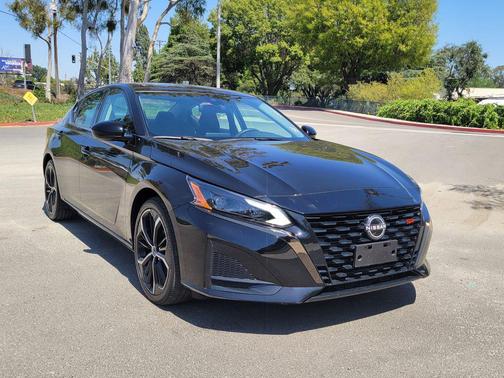 Super Black 2023 Nissan Altima SR FWD