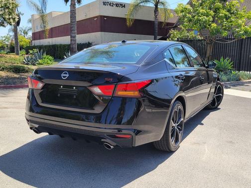 Super Black 2023 Nissan Altima SR FWD